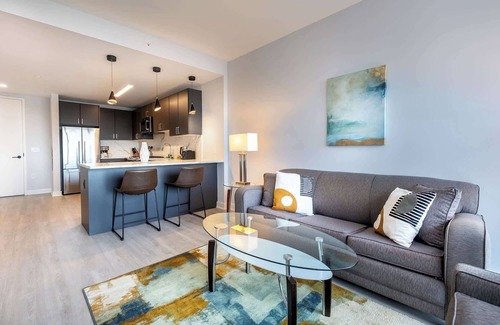 New Rochelle Apartamento | Modern Apt with Golf Simulator and Gym