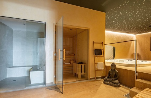 Alcorrin Apartamento | Modern apt. with terrace & sea view, gym & jazucci