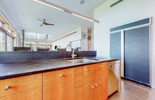 Andover Casa | Modern architectural gem with stunning mountain view, wood stove & firepit