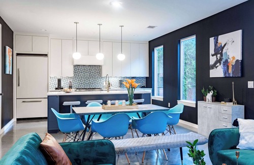 Holly Casa | Modern ATX Mansion Walk to 6th Street
