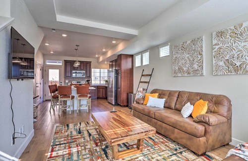 Aurora Casa | Modern Aurora Getaway: 22 Mi to Downtown Denver