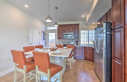 Aurora Casa | Modern Aurora Getaway: 22 Mi to Downtown Denver