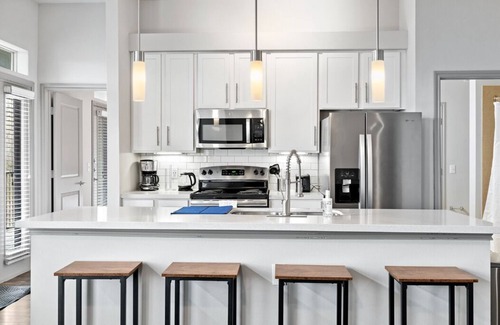 Pleasant Valley Apartamento | Modern Austin 2BR 2B Apt. w/Pool, Parking & WIFI