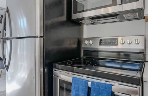 Coronado Hills Casa | Luxury l Easy to DownTown l Balcony l Fireplace