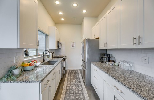 Rosewood Casa | Modern Austin Townhome w/ Covered Patio, Balcony!