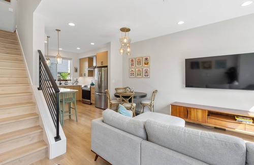 Ballard Casa | Modern Ballard Retreat – Walk to Cafes & Parks