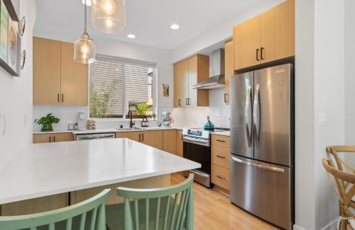Ballard Casa | Modern Ballard Retreat Walk to Cafes & Parks