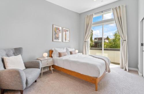 Ballard Casa | Modern Ballard Retreat Walk to Cafes & Parks