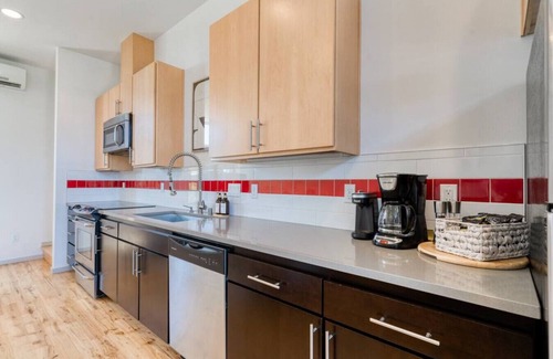Loyal Heights Casa | Modern Ballard Townhome w/Rooftop Views