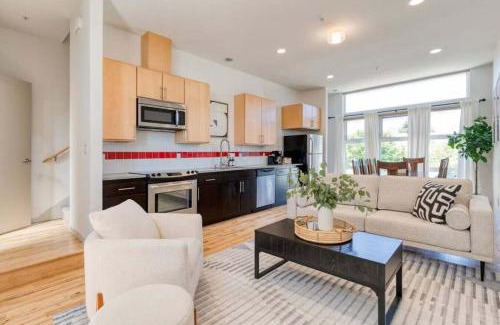 Loyal Heights Apartamento | Modern Ballard Townhome with Rooftop Views
