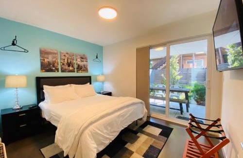 West Woodland Apartamento | Modern Ballard Townhouse - 92 Walkscore & Rooftop!