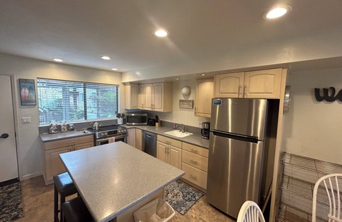 Pajaro Dunes Condominio | Modern Pajaro Dunes 1st Floor Condo * WiFi gratis / Entrada privada / Yardas de la playa