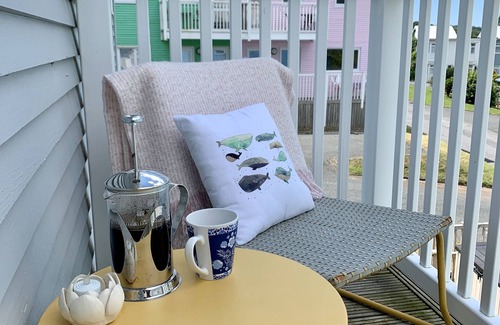 Pembroke Casa | Modern beach house 3 bed, 3 bath, balcony, sea view