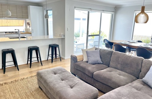 Scarborough Casa | Modern Beach House in Scarborough. Walking distance to the beach!