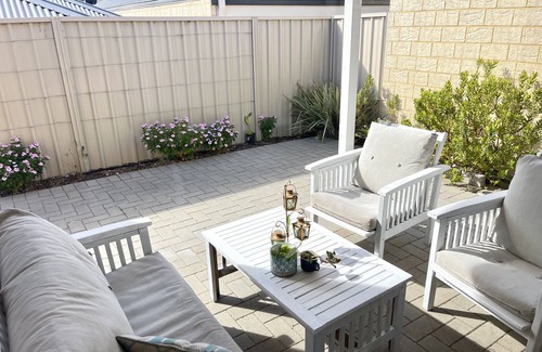 Scarborough Casa | Modern Beach House in Scarborough. Walking distance to the beach!