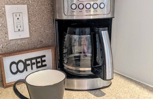 East Boca Raton Casa | Modern Beach House, Private Screened-in Pool, close to Beach & Restaurants