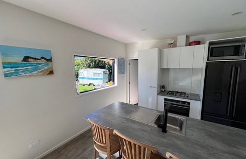 Whiritoa Casa | Modern beach house, short walk from the beach.