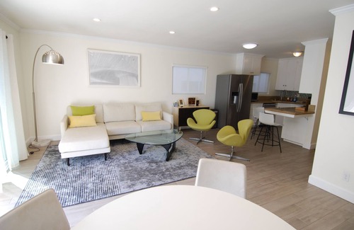 Playa Del Rey Apartamento | Modern Beach Life, Upper Unit