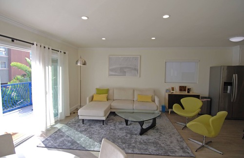 Playa Del Rey Apartamento | Modern Beach Life, Upper Unit