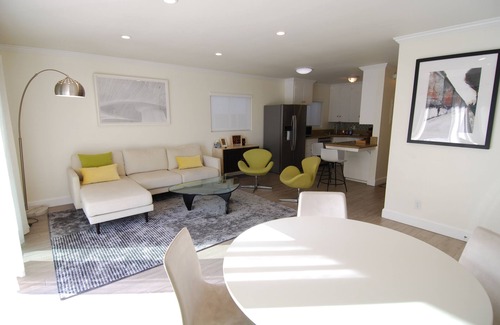 Playa Del Rey Apartamento | Modern Beach Life, Upper Unit