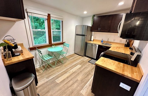 Grand Haven Casa | Modern Beach Retreat–Pet Friendly + Prime Location