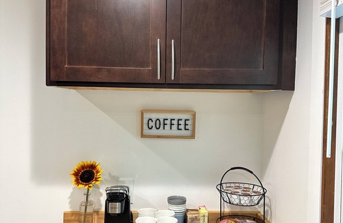 Grand Haven Casa | Modern Beach Retreat–Pet Friendly + Prime Location