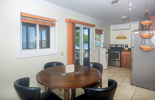 Roatan Casa | Modern Beachfront Casita with Dock and pool ON THE BEACH