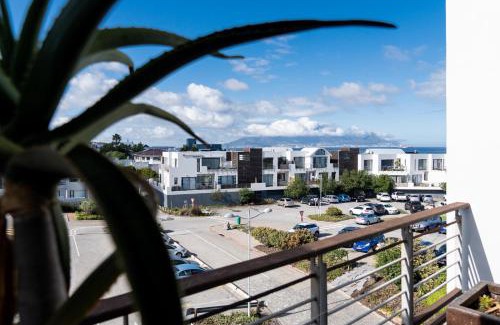 Big Bay Apartamento | Modern Beachfront Eden on the Bay 210- 2 bedroom, 2 bathroom