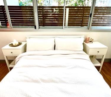 Bellevue Hill Casa | Modern Beachside Suite-Just Steps from Bondi Beach