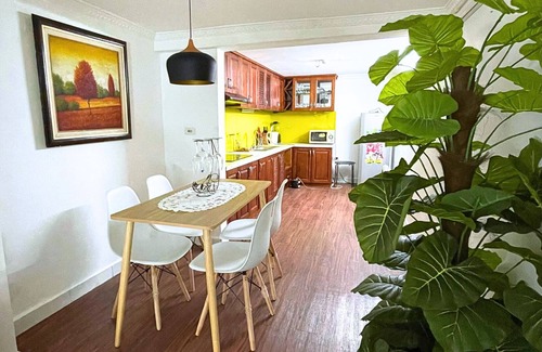 Van Mieu Casa | Modern bedrom in Liight Homstay Hanoi with Netflix, Kitchen, Washer & Dryer