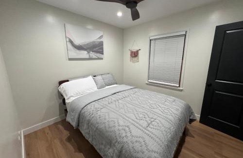 Harbor Casa | Modern Bedroom in Long Beach 1