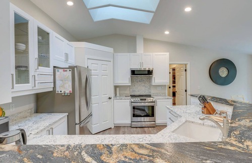 Sudden Valley Casa | Modern Bellingham home for work & play, beach access