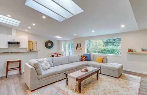 Sudden Valley Casa | Modern Bellingham home for work & play, beach access