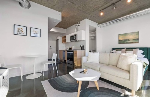 Connaught Apartamento | Modern Beltline Studio Balcony Views – Near 17th