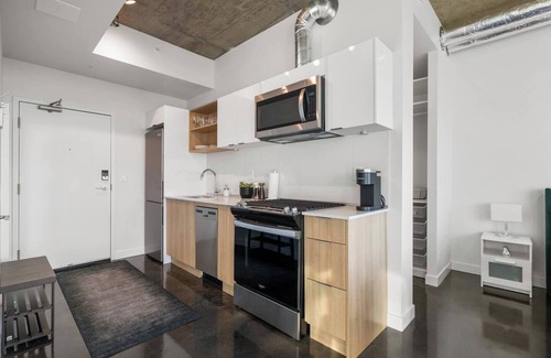 Connaught Apartamento | Modern Beltline Studio Balcony Views – Near 17th