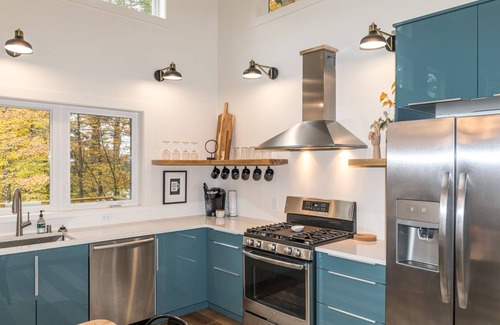 Otis Casa | Encantador nuevo Berkshires Cottage 🌲 chimenea, patio y W / D + 7 minutos a Otis Ridge