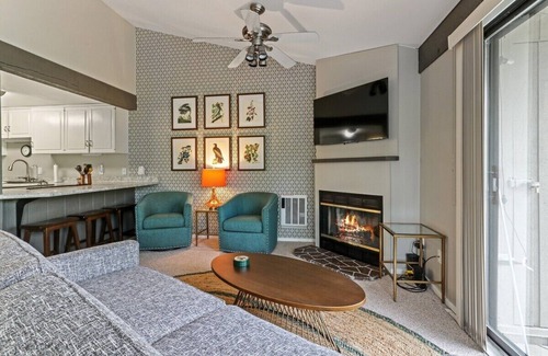 Fontana Condominio | Modern Birdhouse Condo at Abbey Springs w/Golf Cart* |Private Beach |Indoor/Outdoor Pool |Clubhouse