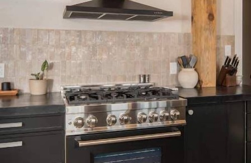 Vilas Casa | Modern Blue Ridge Mountaintop Timber-Frame Home w/ Sauna, Hot Tub and EV Charger