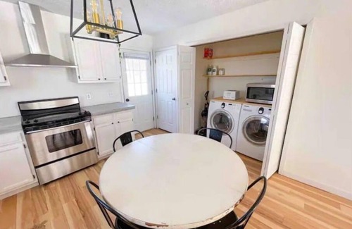 Nazareth Casa | Modern Boho w/ Hot Tub near Hospitals & Downtown