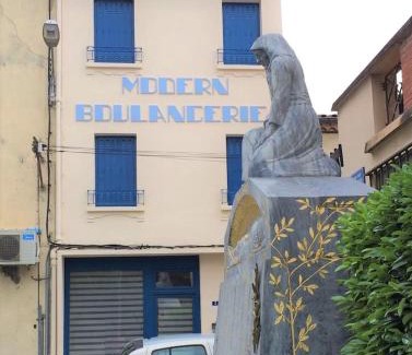 Quillan Casa | Modern Boulangerie, large 6 bedroom village house
