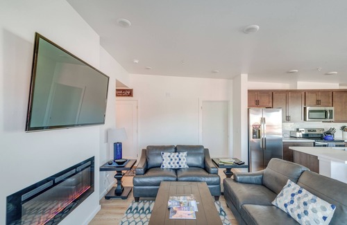 Bozeman Condominio | Modern Bozeman Condo w/ Balcony & Mountain Views!
