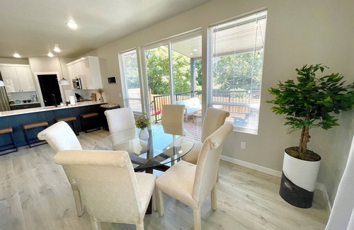 Lincoln Casa | Modern Brand New Home 3br/3bth