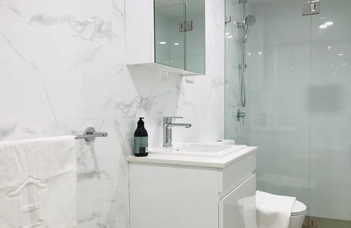 Asquith Apartamento | Moderno / Nuevo / 2 Bd 2Bth / WiFi / Estacionamiento / Netflix / Lavadora / Secadora