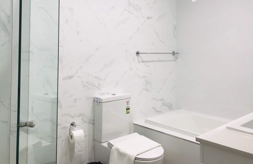Asquith Apartamento | Moderno / Nuevo / 2 Bd 2Bth / WiFi / Estacionamiento / Netflix / Lavadora / Secadora