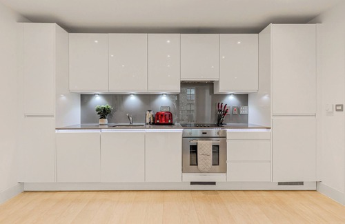 Park Royal Apartamento | Modern Bright 1BR flat, 20 min to the Centre