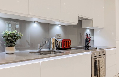 Park Royal Apartamento | Modern Bright 1BR flat, 20 min to the Centre