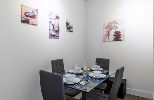 Greenwood - Coxwell Hotel | Modern & Bright 2BR Suite - Stay Street