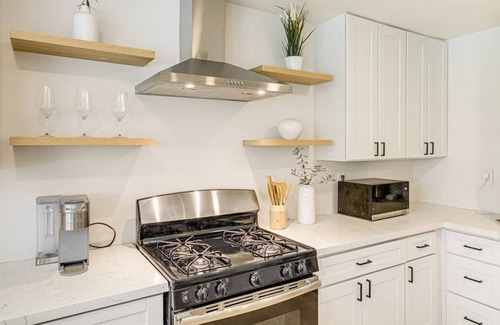 Sea View Estates Casa | Modern & Bright 3bd/2bth home