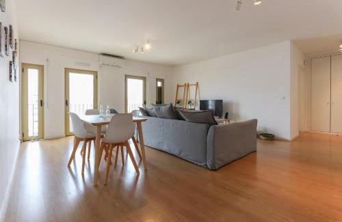 Falca Apartamento | Modern & Bright Avenidas Novas by Homing