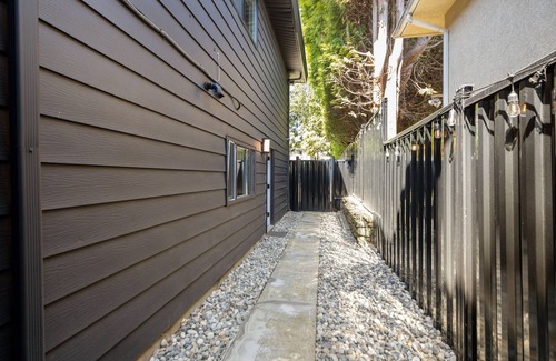 Burnaby Casa | Modern, Bright, Clean 2 Bedroom Suite - Great Location!